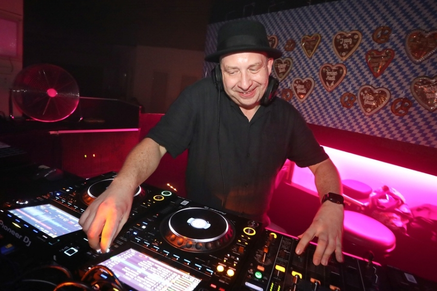 2025-08-02-1st-floor-eddi-0012.jpg 2025-08-02-1st-floor-eddi-0012.jpg