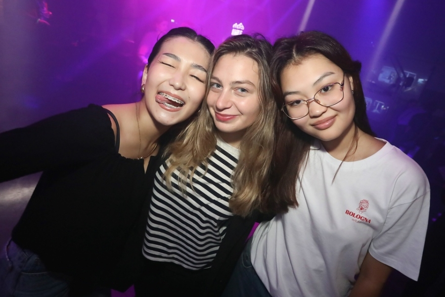 2025-09-27-club-aber-herzlich-eddi-0003.jpg 2025-09-27-club-aber-herzlich-eddi-0003.jpg