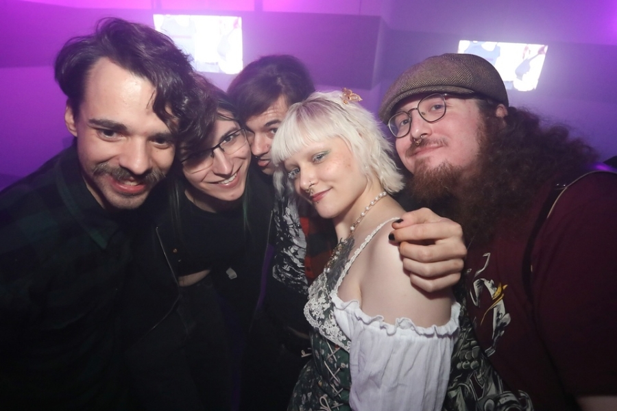 2025-09-27-club-aber-herzlich-eddi-0014.jpg 2025-09-27-club-aber-herzlich-eddi-0014.jpg