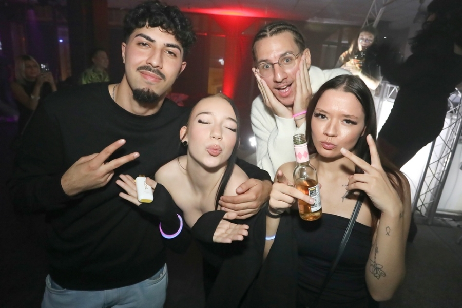 2025-09-27-club-aber-herzlich-eddi-0092.jpg 2025-09-27-club-aber-herzlich-eddi-0092.jpg