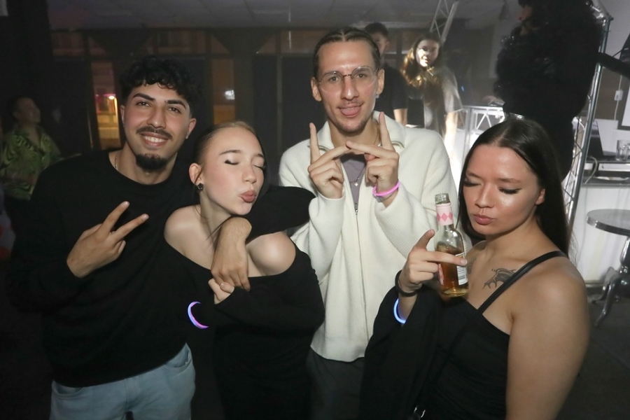 2025-09-27-club-aber-herzlich-eddi-0093.jpg 2025-09-27-club-aber-herzlich-eddi-0093.jpg