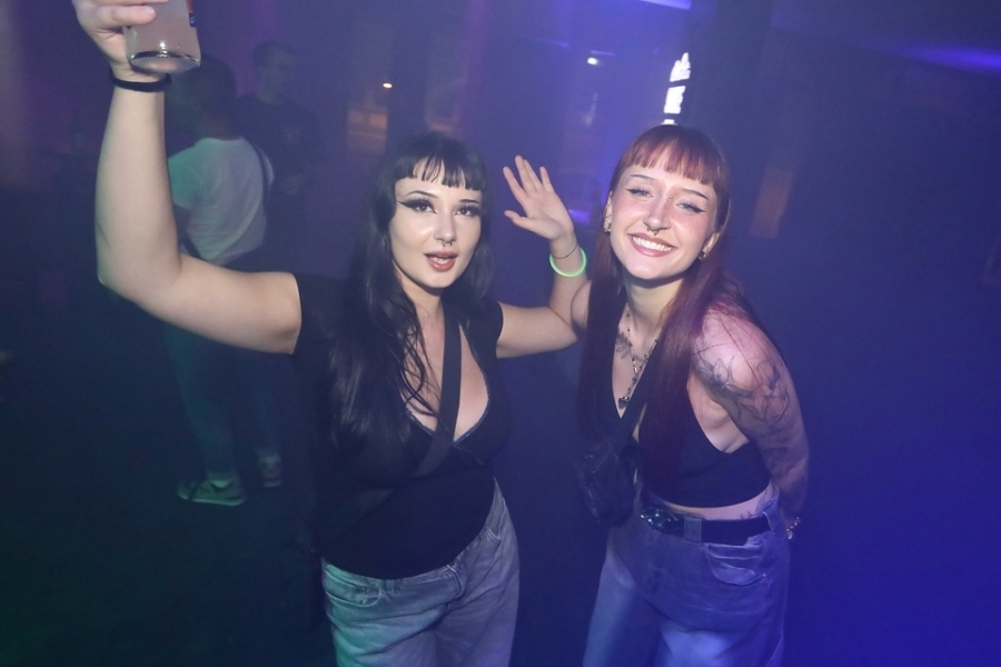 2025-09-27-club-aber-herzlich-eddi-0107.jpg 2025-09-27-club-aber-herzlich-eddi-0107.jpg