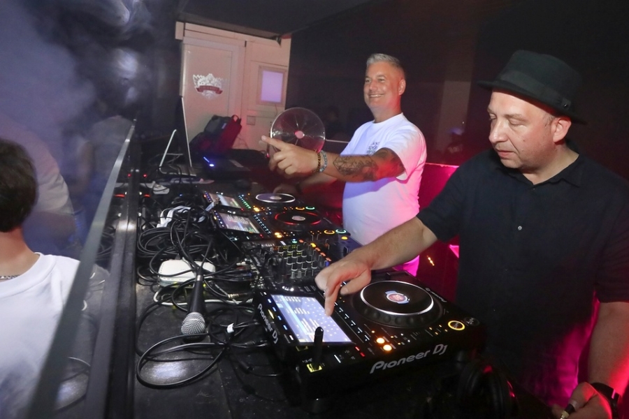 2025-10-02-1st-floor-eddi-0151.jpg 2025-10-02-1st-floor-eddi-0151.jpg