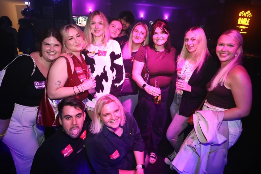 2025-10-04-club-aber-herzlich-eddi-0004.jpg 2025-10-04-club-aber-herzlich-eddi-0004.jpg