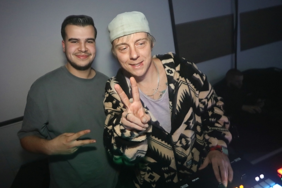 2025-10-04-club-aber-herzlich-eddi-0007.jpg 2025-10-04-club-aber-herzlich-eddi-0007.jpg