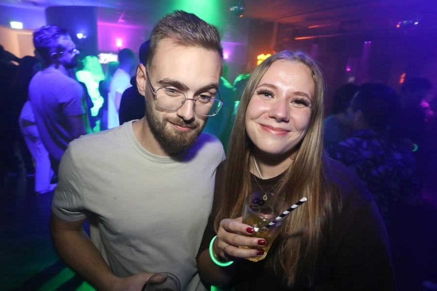 2025-10-04-club-aber-herzlich-eddi-0013.jpg 2025-10-04-club-aber-herzlich-eddi-0013.jpg