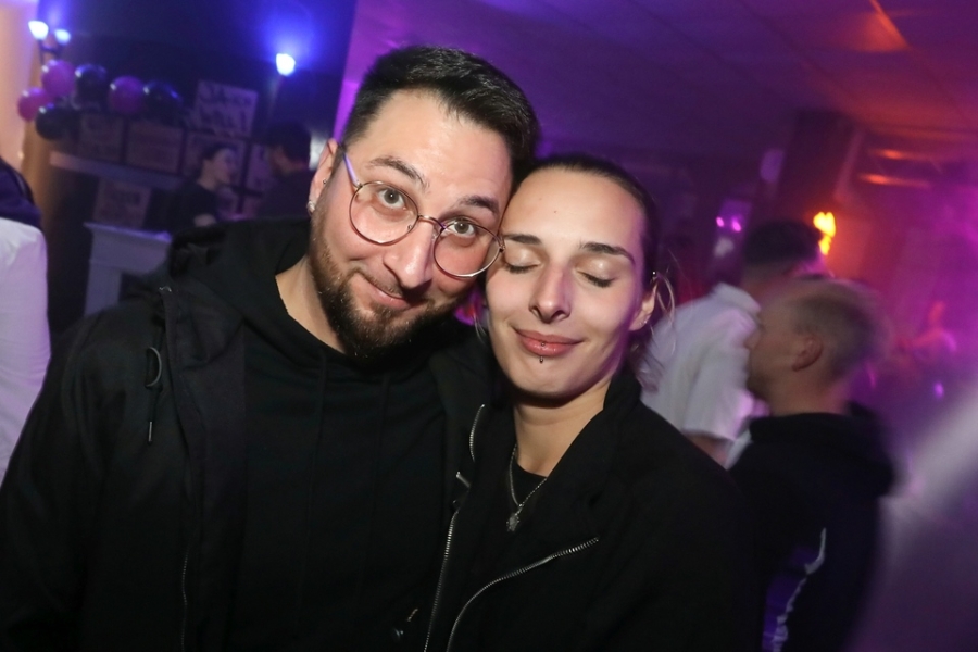 2025-10-04-club-aber-herzlich-eddi-0017.jpg 2025-10-04-club-aber-herzlich-eddi-0017.jpg