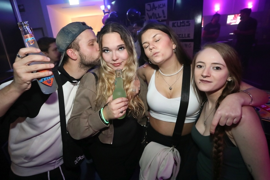 2025-10-04-club-aber-herzlich-eddi-0018.jpg 2025-10-04-club-aber-herzlich-eddi-0018.jpg