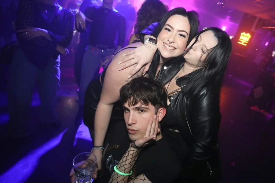 2025-10-04-club-aber-herzlich-eddi-0023.jpg 2025-10-04-club-aber-herzlich-eddi-0023.jpg