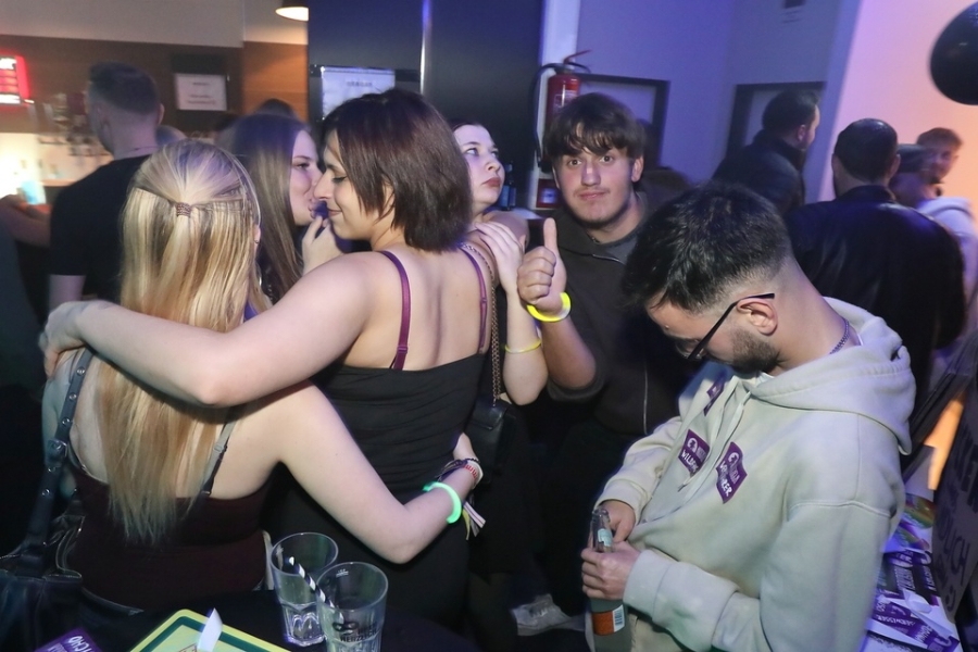 2025-10-04-club-aber-herzlich-eddi-0026.jpg 2025-10-04-club-aber-herzlich-eddi-0026.jpg