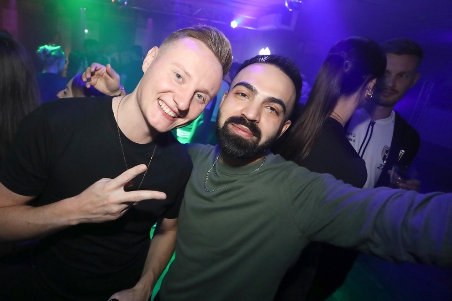 2025-10-04-club-aber-herzlich-eddi-0033.jpg 2025-10-04-club-aber-herzlich-eddi-0033.jpg