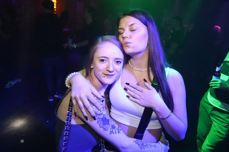 2025-10-04-club-aber-herzlich-eddi-0035.jpg 2025-10-04-club-aber-herzlich-eddi-0035.jpg