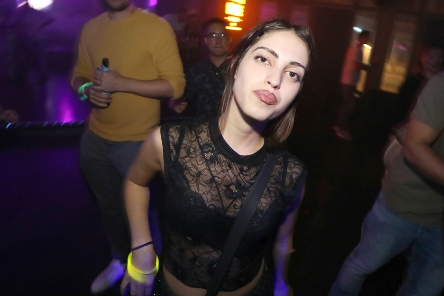 2025-10-04-club-aber-herzlich-eddi-0041.jpg 2025-10-04-club-aber-herzlich-eddi-0041.jpg