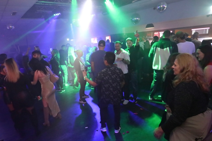 2025-10-04-club-aber-herzlich-eddi-0043.jpg 2025-10-04-club-aber-herzlich-eddi-0043.jpg