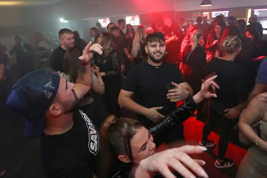 2025-10-04-club-aber-herzlich-eddi-0045.jpg 2025-10-04-club-aber-herzlich-eddi-0045.jpg