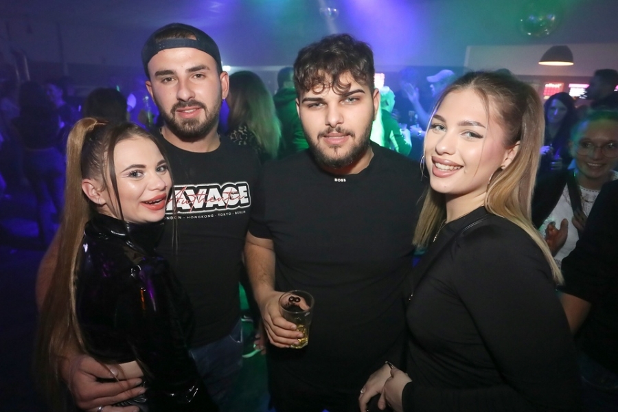 2025-10-04-club-aber-herzlich-eddi-0048.jpg 2025-10-04-club-aber-herzlich-eddi-0048.jpg