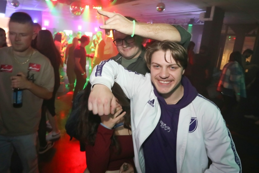 2025-10-04-club-aber-herzlich-eddi-0060.jpg 2025-10-04-club-aber-herzlich-eddi-0060.jpg