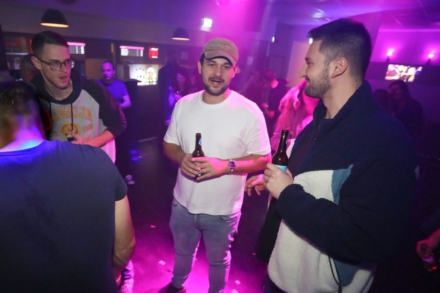 2025-10-04-club-aber-herzlich-eddi-0073.jpg 2025-10-04-club-aber-herzlich-eddi-0073.jpg