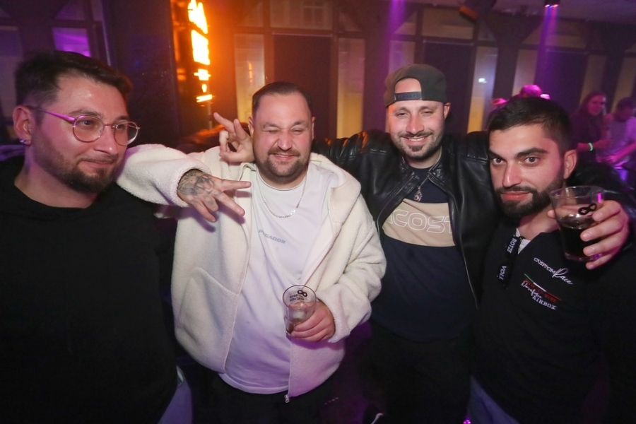 2025-10-04-club-aber-herzlich-eddi-0077.jpg 2025-10-04-club-aber-herzlich-eddi-0077.jpg