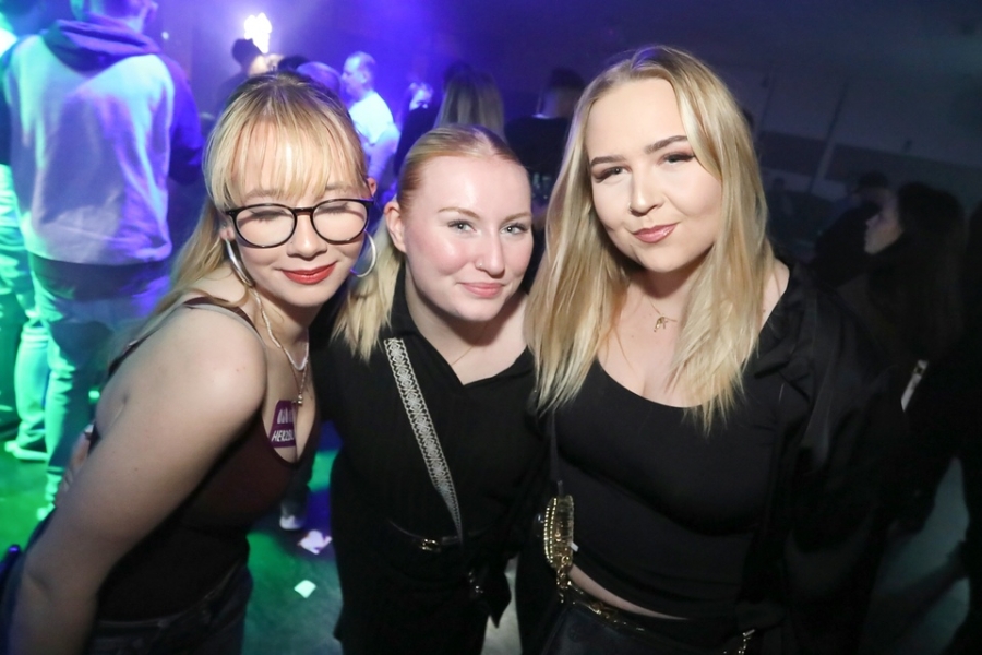 2025-10-04-club-aber-herzlich-eddi-0078.jpg 2025-10-04-club-aber-herzlich-eddi-0078.jpg