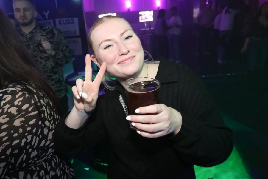 2025-10-04-club-aber-herzlich-eddi-0091.jpg 2025-10-04-club-aber-herzlich-eddi-0091.jpg