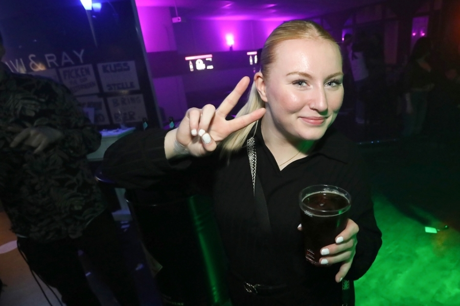 2025-10-04-club-aber-herzlich-eddi-0092.jpg 2025-10-04-club-aber-herzlich-eddi-0092.jpg