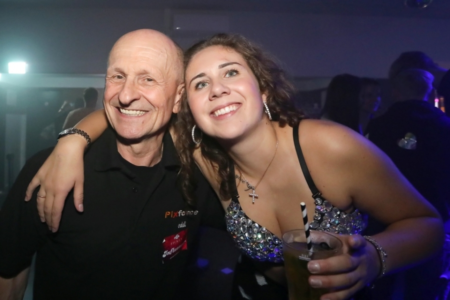 2025-10-04-club-aber-herzlich-eddi-0094.jpg 2025-10-04-club-aber-herzlich-eddi-0094.jpg