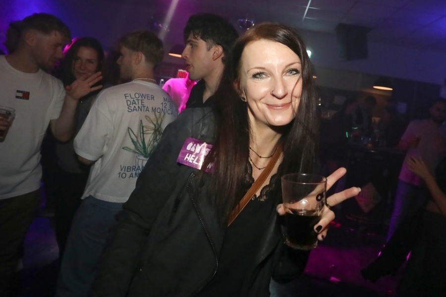 2025-10-04-club-aber-herzlich-eddi-0100.jpg 2025-10-04-club-aber-herzlich-eddi-0100.jpg