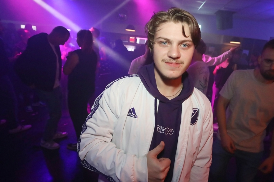 2025-10-04-club-aber-herzlich-eddi-0103.jpg 2025-10-04-club-aber-herzlich-eddi-0103.jpg