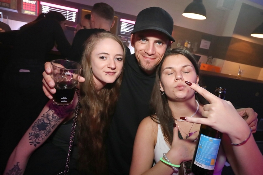 2025-10-04-club-aber-herzlich-eddi-0104.jpg 2025-10-04-club-aber-herzlich-eddi-0104.jpg