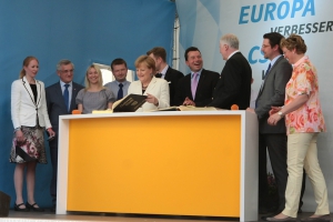 2014-05-21-angela-merkel-in-hof-eddi-0067.jpg