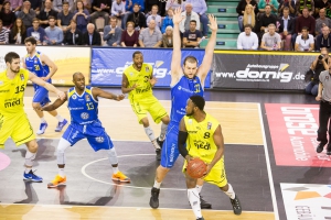 2015-10-07-medibayreuthbasketballloewenbraunschweig-christian-0023.jpg