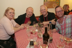 2019-05-11-kneipennacht-hof-weinkiste-eddi-0010.jpg