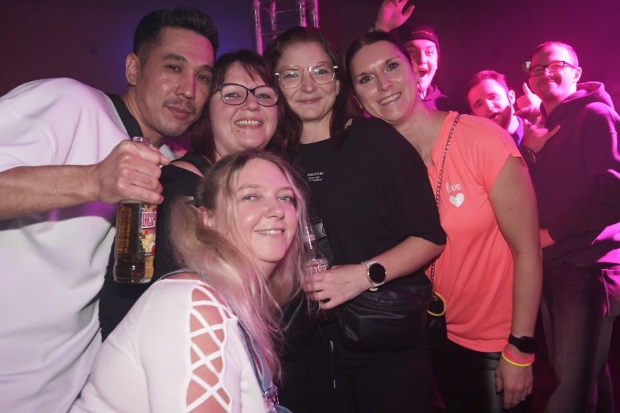 2024-10-19-flashback-party-naila-micha-0006.jpg