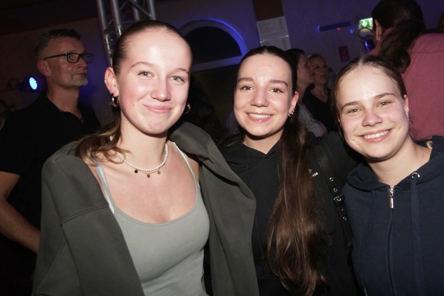 2024-10-19-flashback-party-naila-micha-0018.jpg