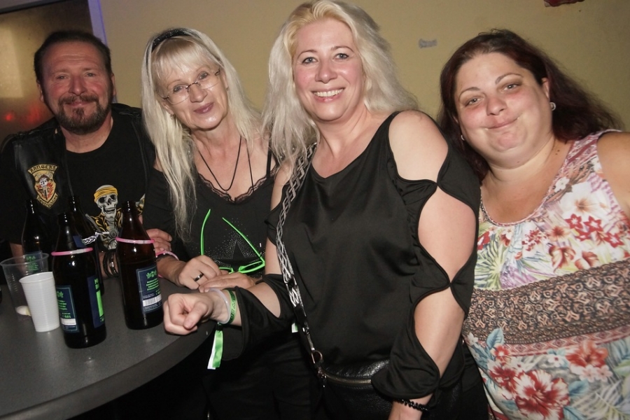 2024-10-19-flashback-party-naila-micha-0033.jpg