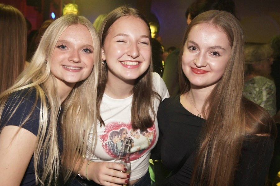 2024-10-19-flashback-party-naila-micha-0091.jpg