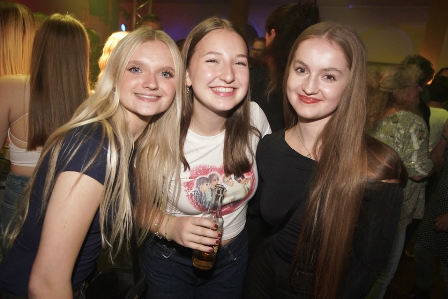 2024-10-19-flashback-party-naila-micha-0092.jpg