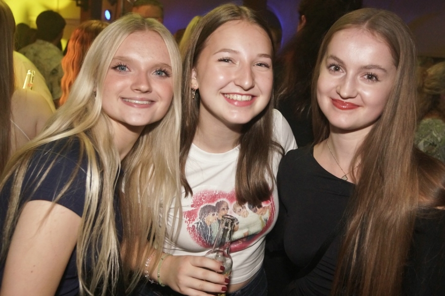 2024-10-19-flashback-party-naila-micha-0093.jpg