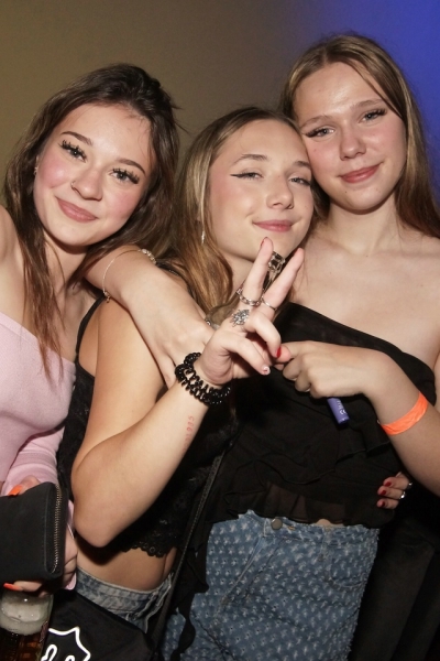 2024-10-19-flashback-party-naila-micha-0119.jpg