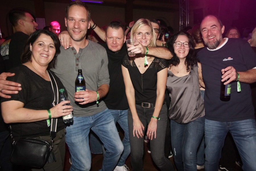 2024-10-19-flashback-party-naila-micha-0189.jpg