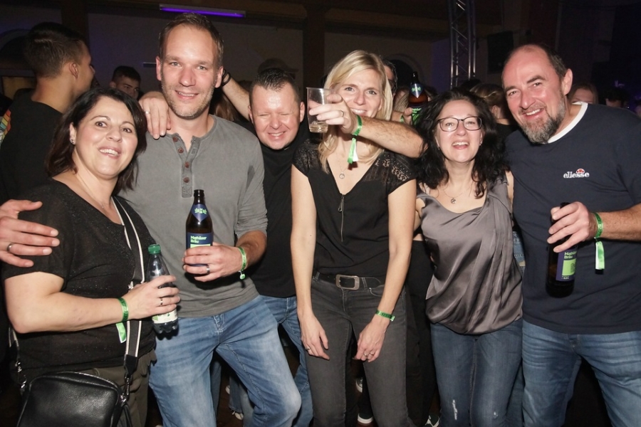 2024-10-19-flashback-party-naila-micha-0190.jpg