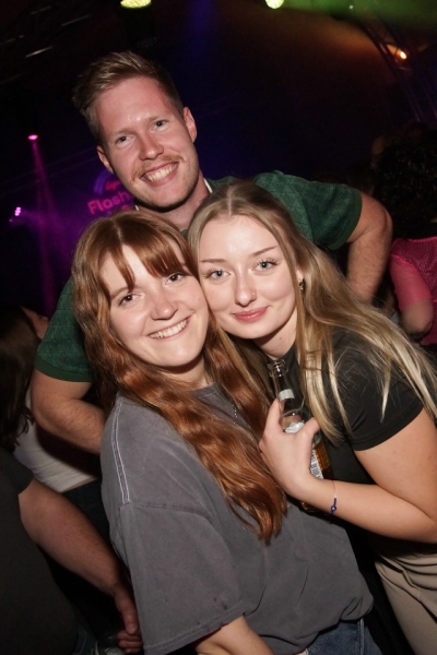 2024-10-19-flashback-party-naila-micha-0202.jpg