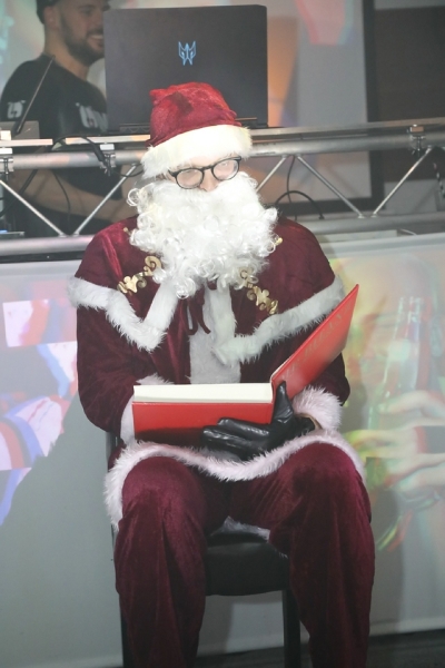 2024-11-30-club-aber-herzlich-eddi-0057.jpg