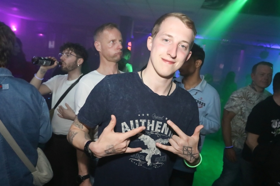 2025-04-05-club-aber-herzlich-eddi-0079.jpg