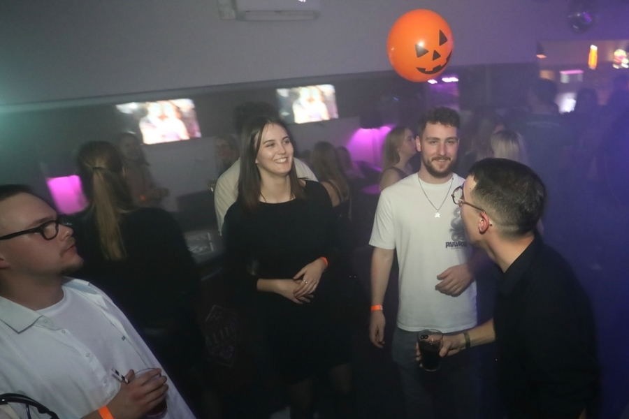 2025-11-18-club-aber-herzlich-eddi-0037.jpg